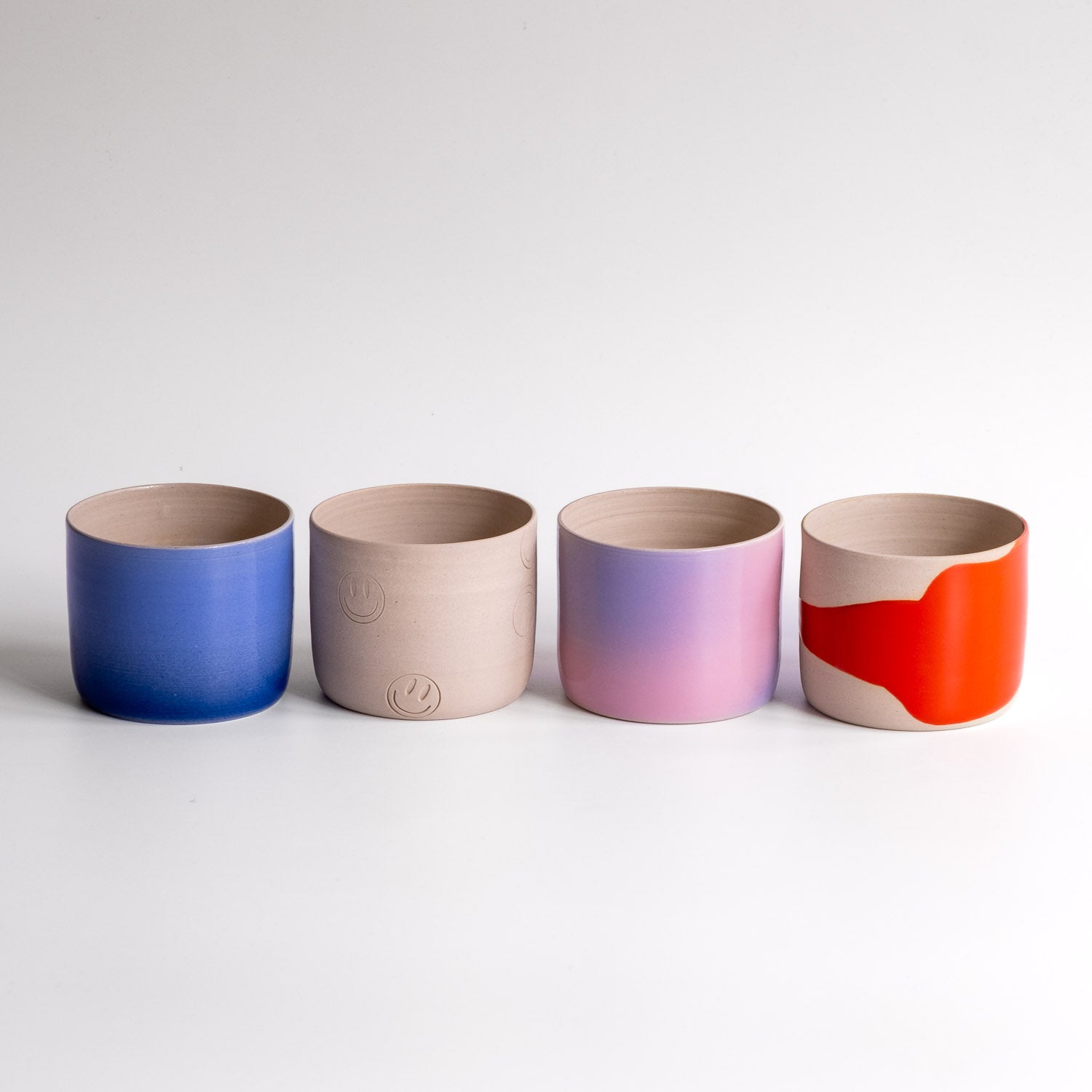 4er Set - handgemachte Kaffeebecher Set 4er in Gemischte Farben: Blau, Smiley Creme, Lilac Sky, Splash Rot.
