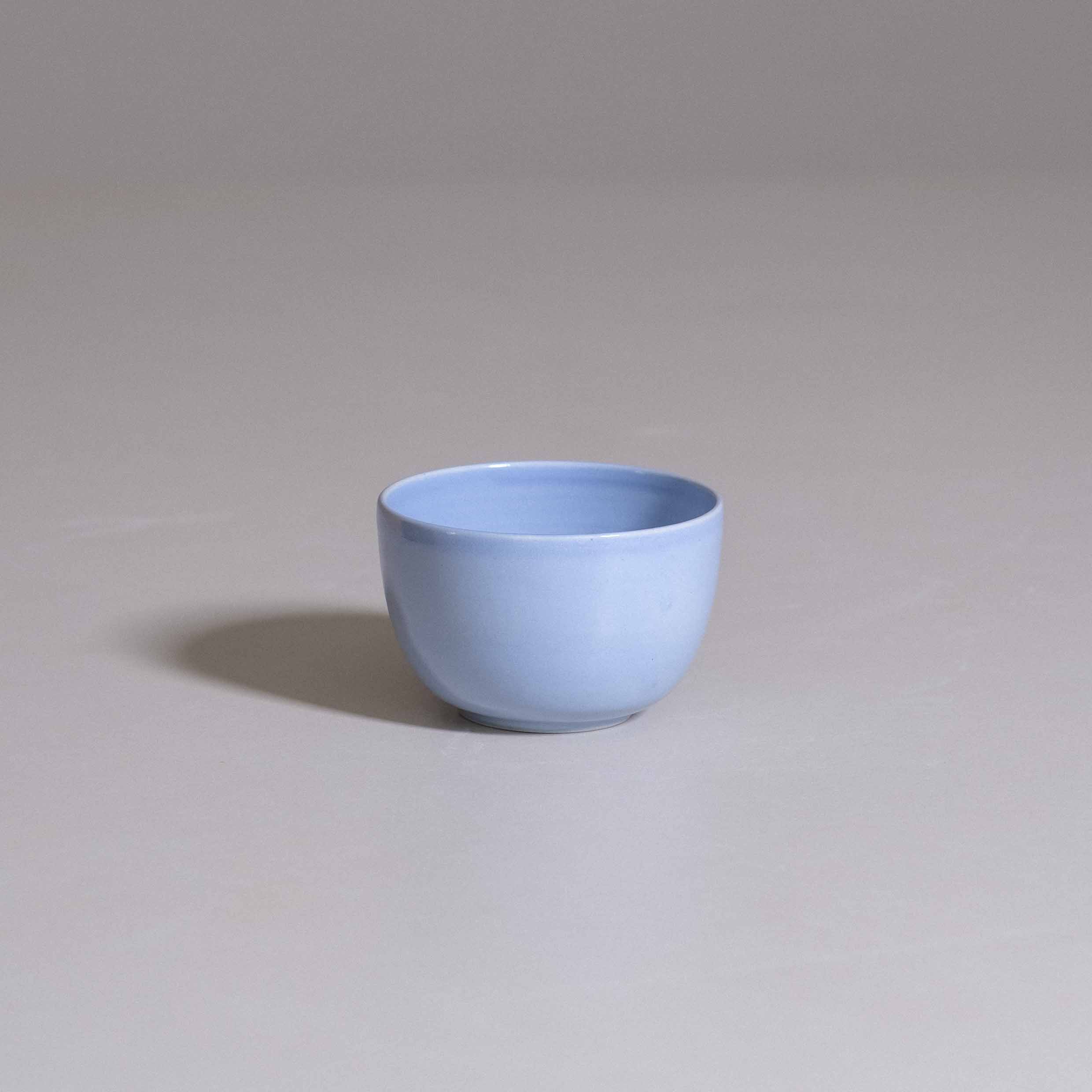 Kaffeetasse in Fliederblau, große Größe, handgedrehtes Steinzeug, Sample, in Deutschland gefertigt