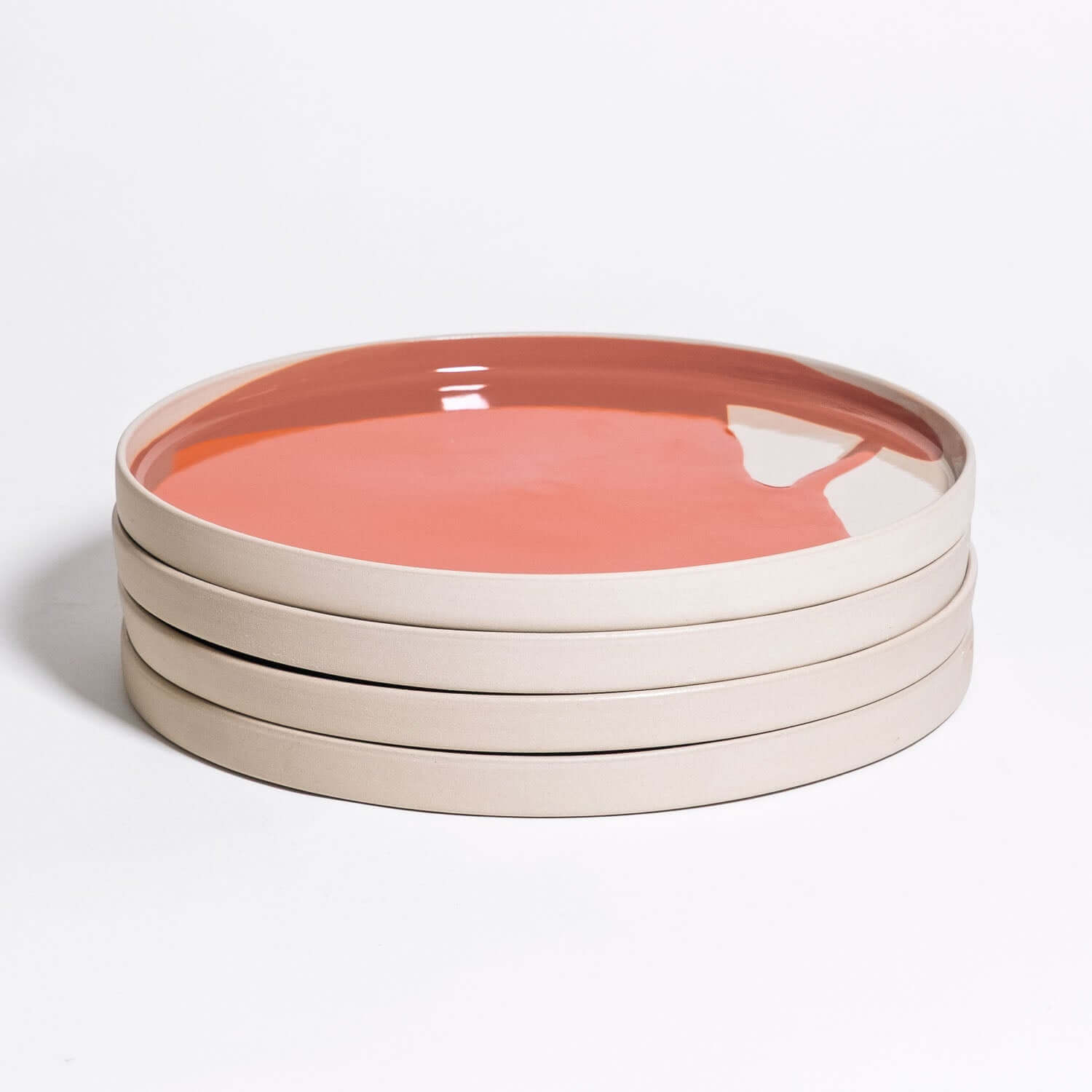 Set of 4 - Dinner Plate – Splash Red. Vier steinzeug Teller mit rotem Splash-Glasur, ideal für Hauptgerichte.