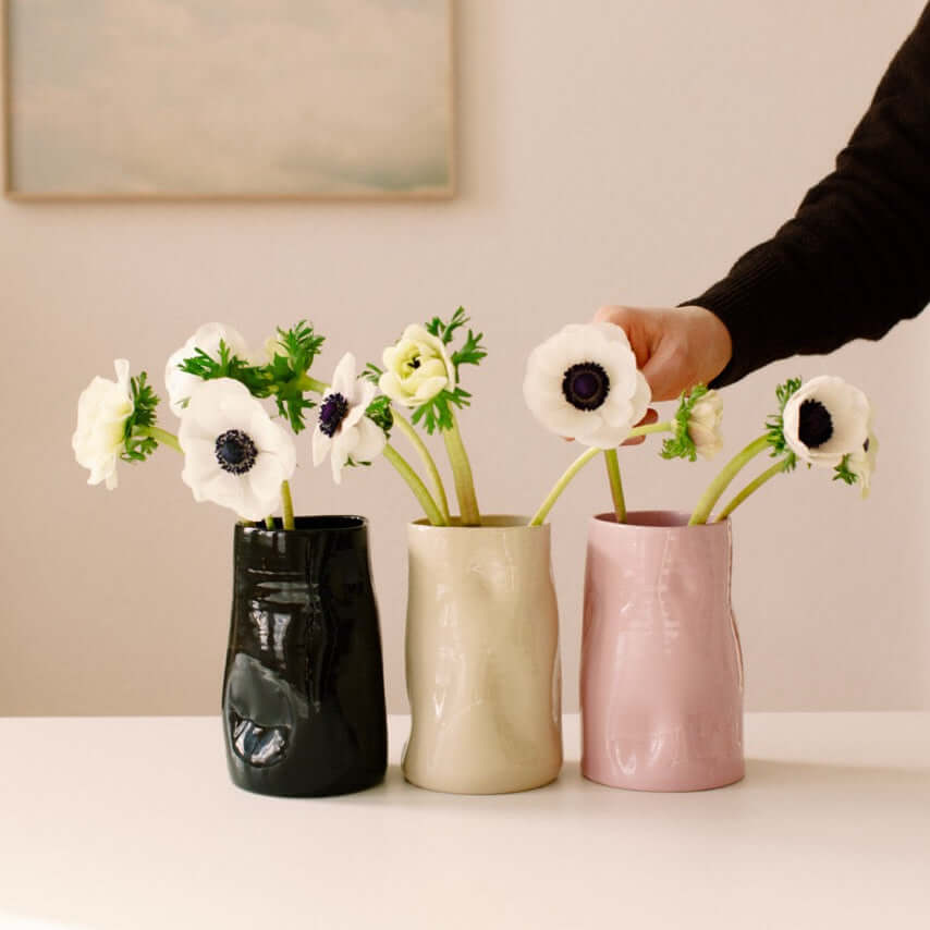 Handcrafted Creme Ceramic Vase – Vase Creme displayed with flowers in artistic arrangement on a table.