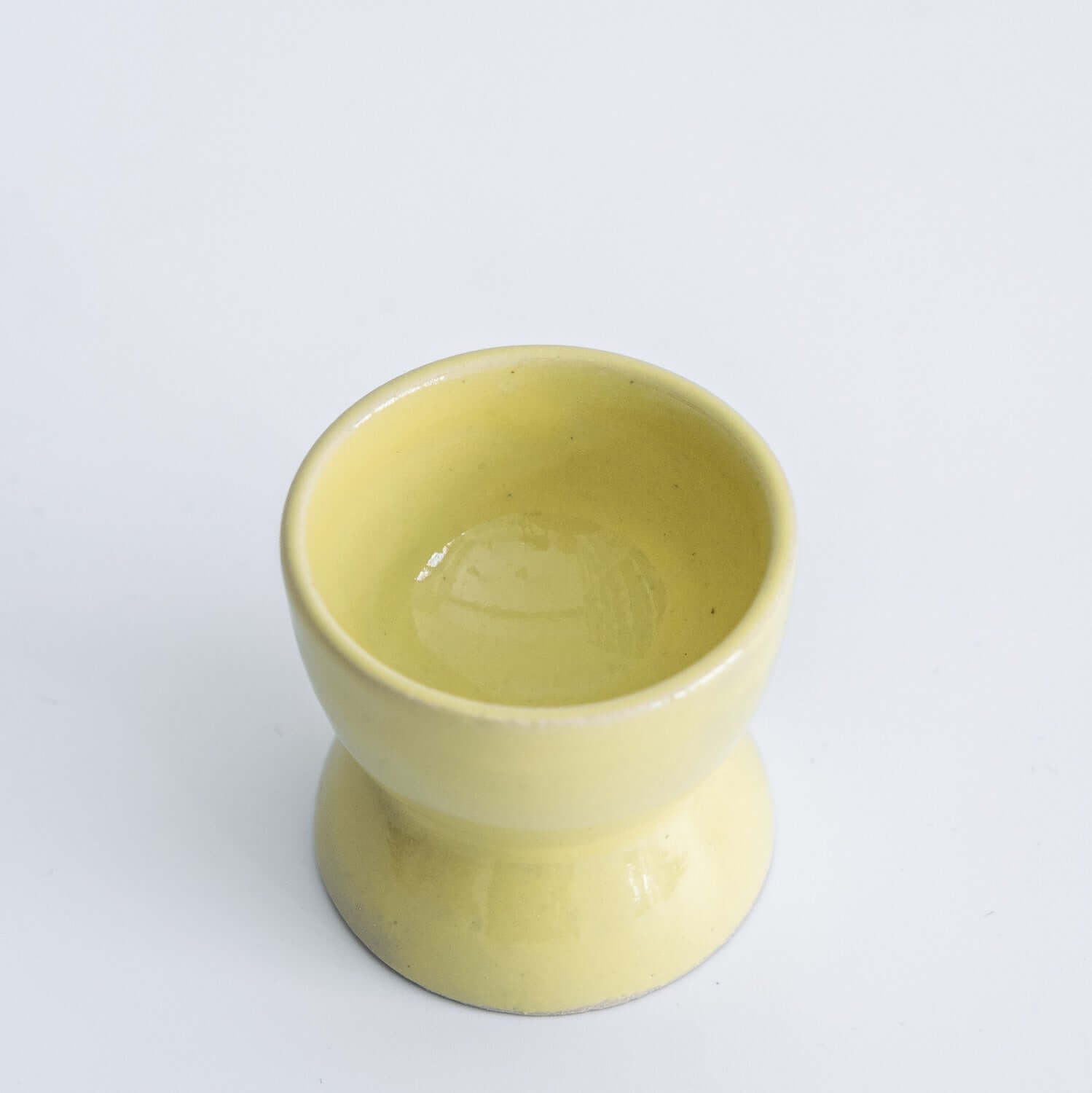 Handmade Stoneware Egg Cup – Egg Cup Neon Yellow aus Keramik, handgemacht, ideal für das Frühstück.