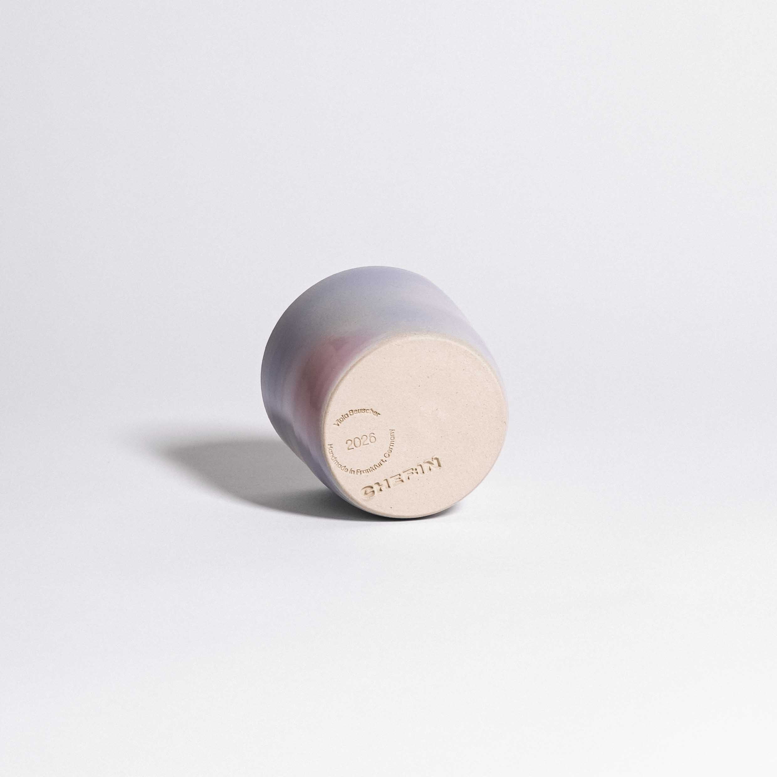 Coffee Cup - Lilac Sky - Chef:In, steinerne Kaffeetasse mit lila Farbverlauf, hergestellt in Deutschland.