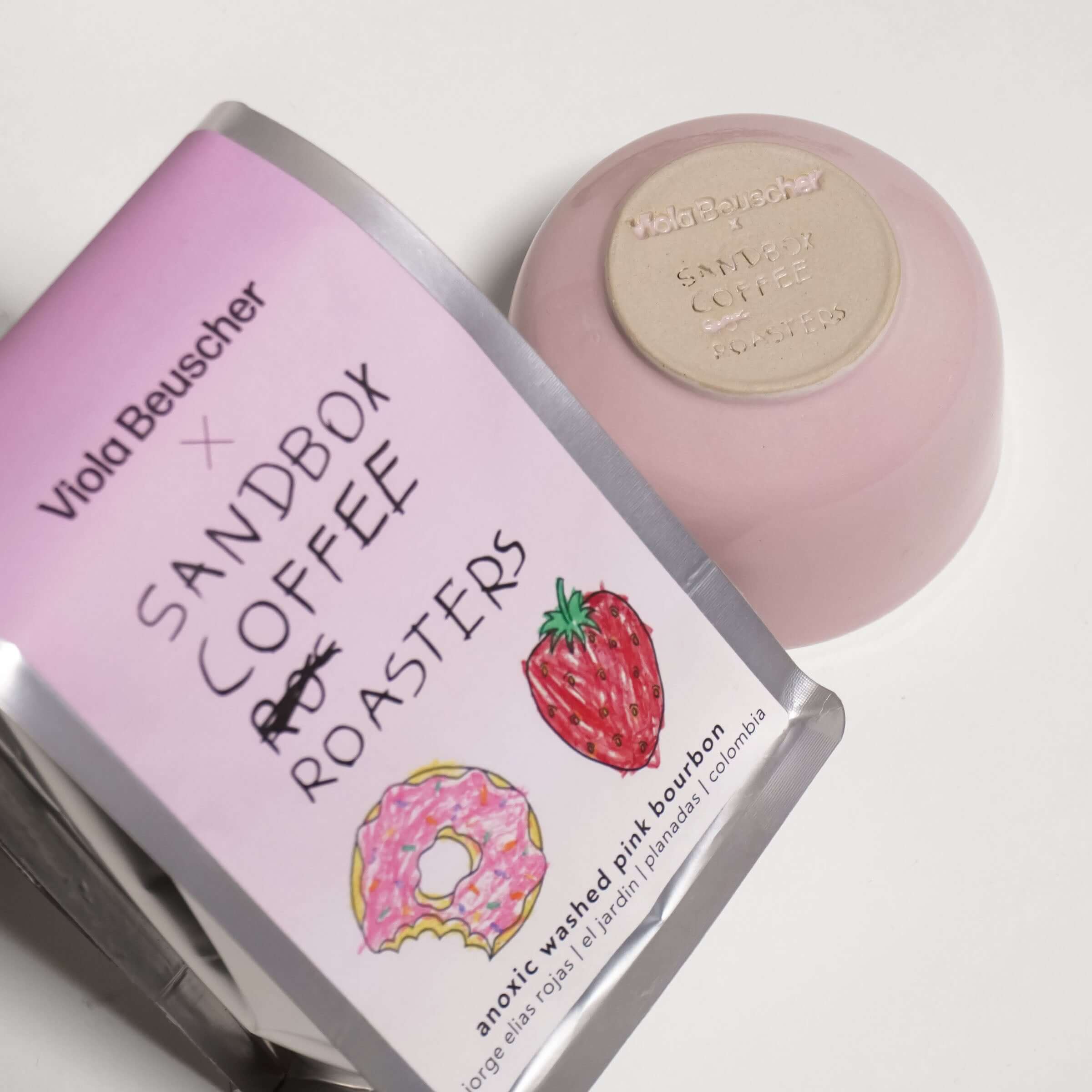Kaffee Bundle - Sandbox Coffee x Viola Beuscher - Anoxic Washed Pink Bourbon, enthält Pink Bourbon Kaffee Bundle.