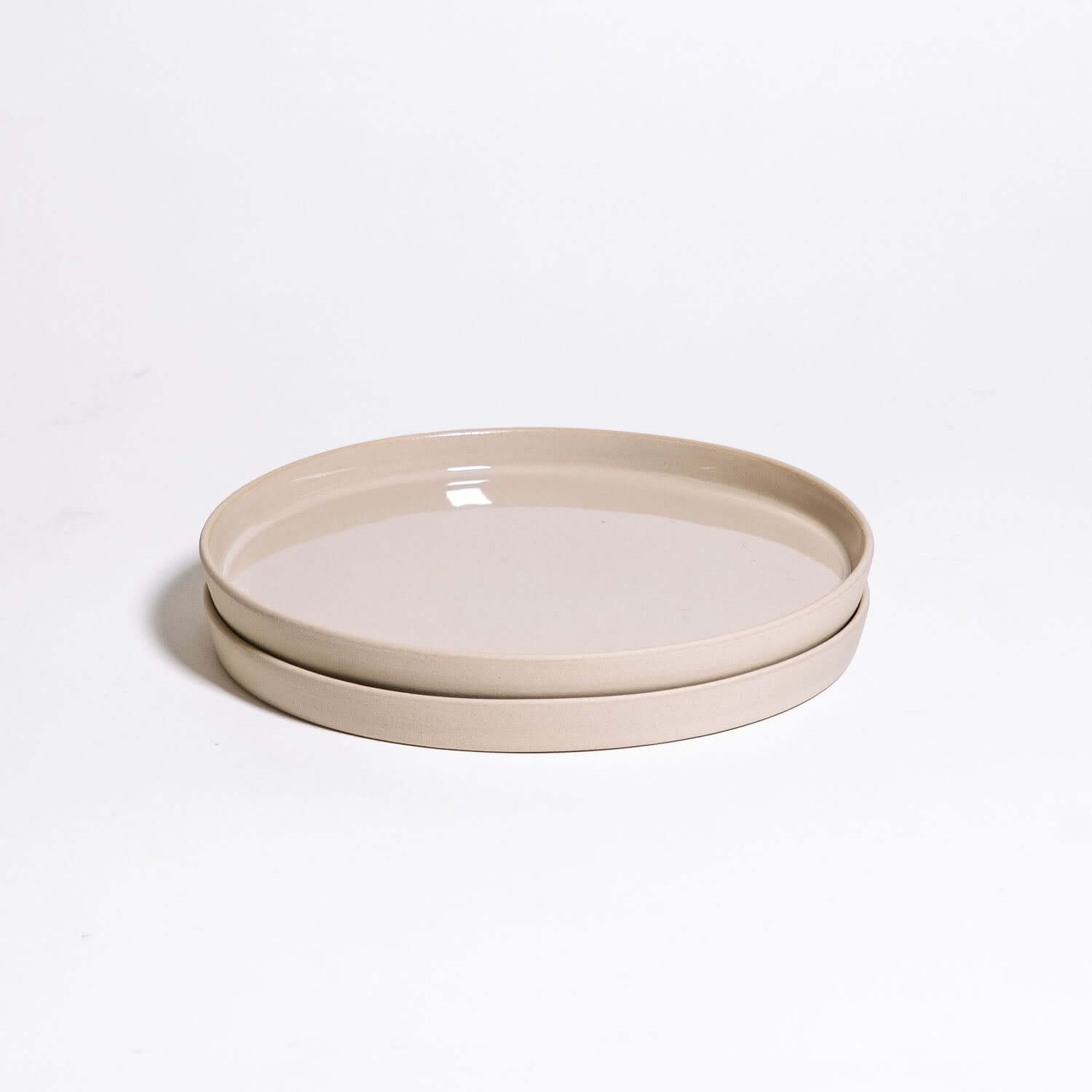 Set of 2 - Breakfast Plate - Creme in Cremefarbe aus Steinzeug, ideal für ein Frühstück.