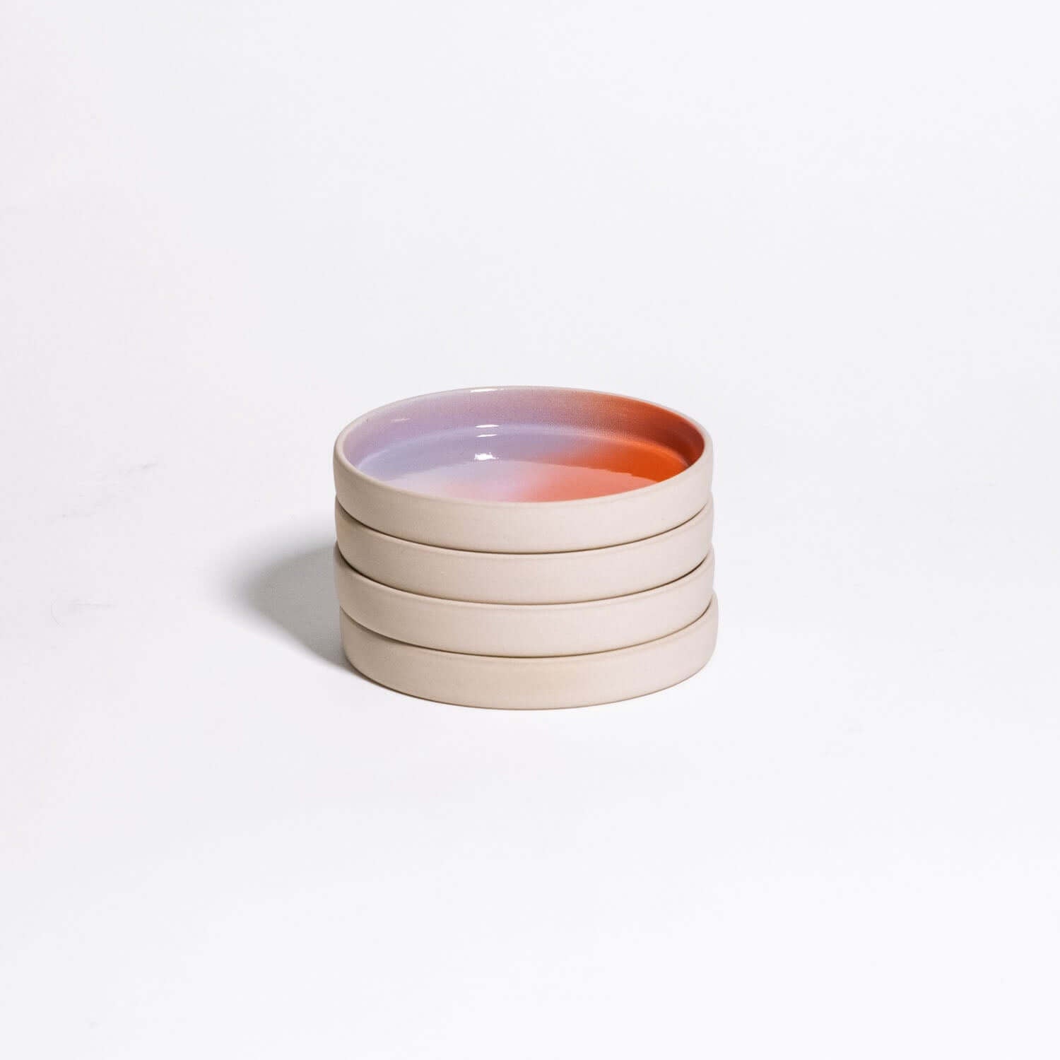 Set of 4 - Saucer - New Dawn, kleine Steinzeuguntertassen in rot, pink und lilac, gefertigt in Deutschland.