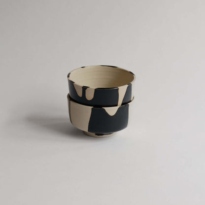 Elevate your tea ritual with the unique Matcha Bowl Otis. Handmade grey stoneware with food-safe glazes. Perfect for matcha lovers. von viola beuscher ceramics