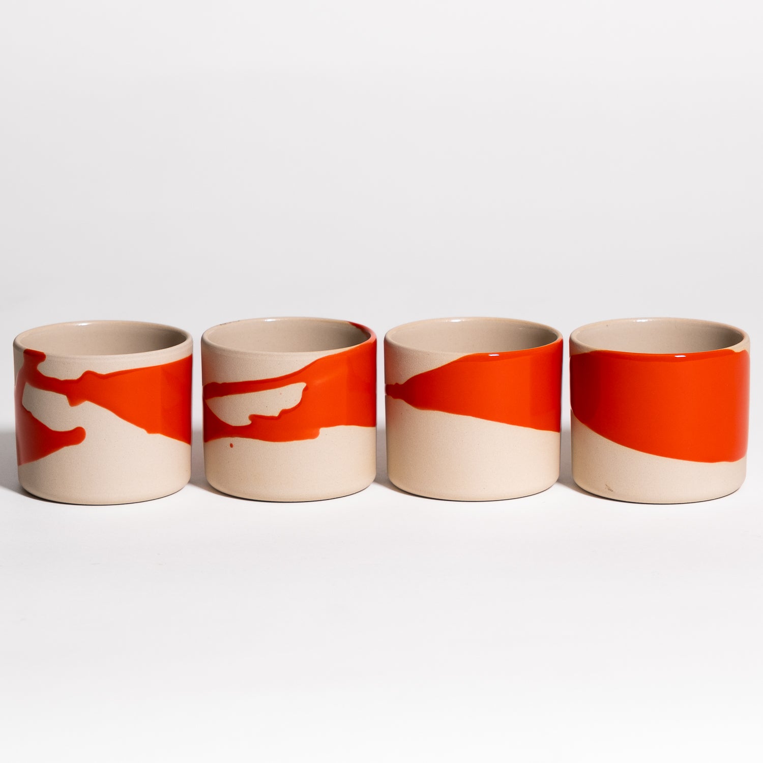 Set of 4 - Coffee Cup - Splash Red, Handgemacht Keramik Tassen aus Frankfurt, handmade mit rotem Glanz. 