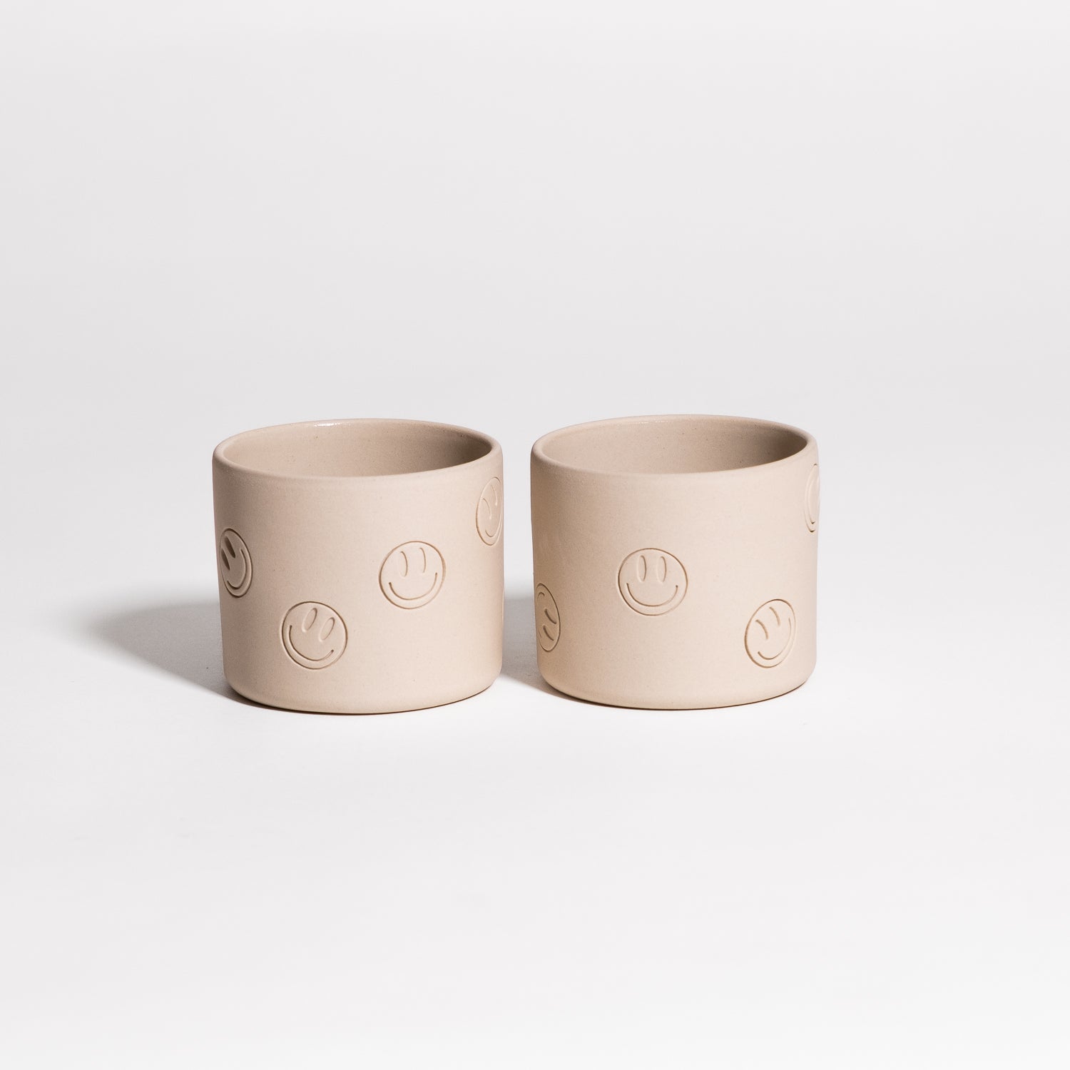 Set of 2 - Coffee Cup - Smiley Creme aus Handgemacht Keramik mit lächelnden Motiven.
