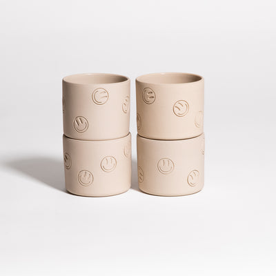 Set of 4 - Coffee Cup - Smiley Creme in handgemachte Keramik, schöne Smiley-Motive embossed.