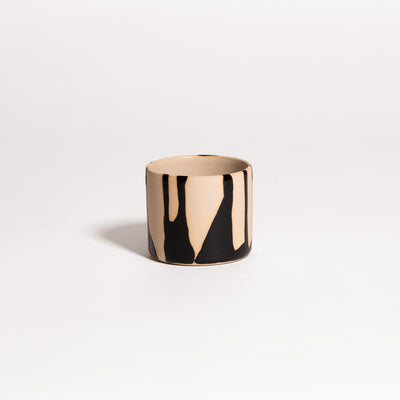 Coffee Cup – Otis Black, handgemachte Keramik mit einzigartigem, glänzendem Finish.