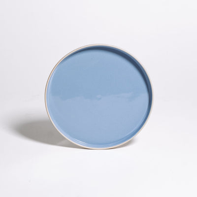 Frontalansicht eines Frühstückstellers in Eisblau, stoneware, ideal für ein reichhaltiges Frühstück - Breakfast Plate - Iceblue.