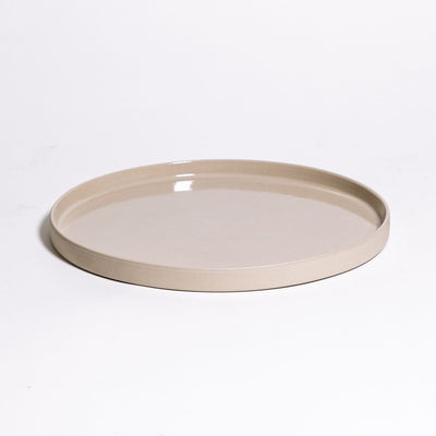 Dinner Plate - Creme aus Steinzeug in Creme mit glänzender Glasur, made in Germany, Ø 23.5 cm.