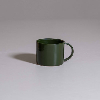 Kaffeebecher in Grün mit Henkel, handgedrehtes Steinzeug, Zweite Wahl, in Deutschland gefertigt