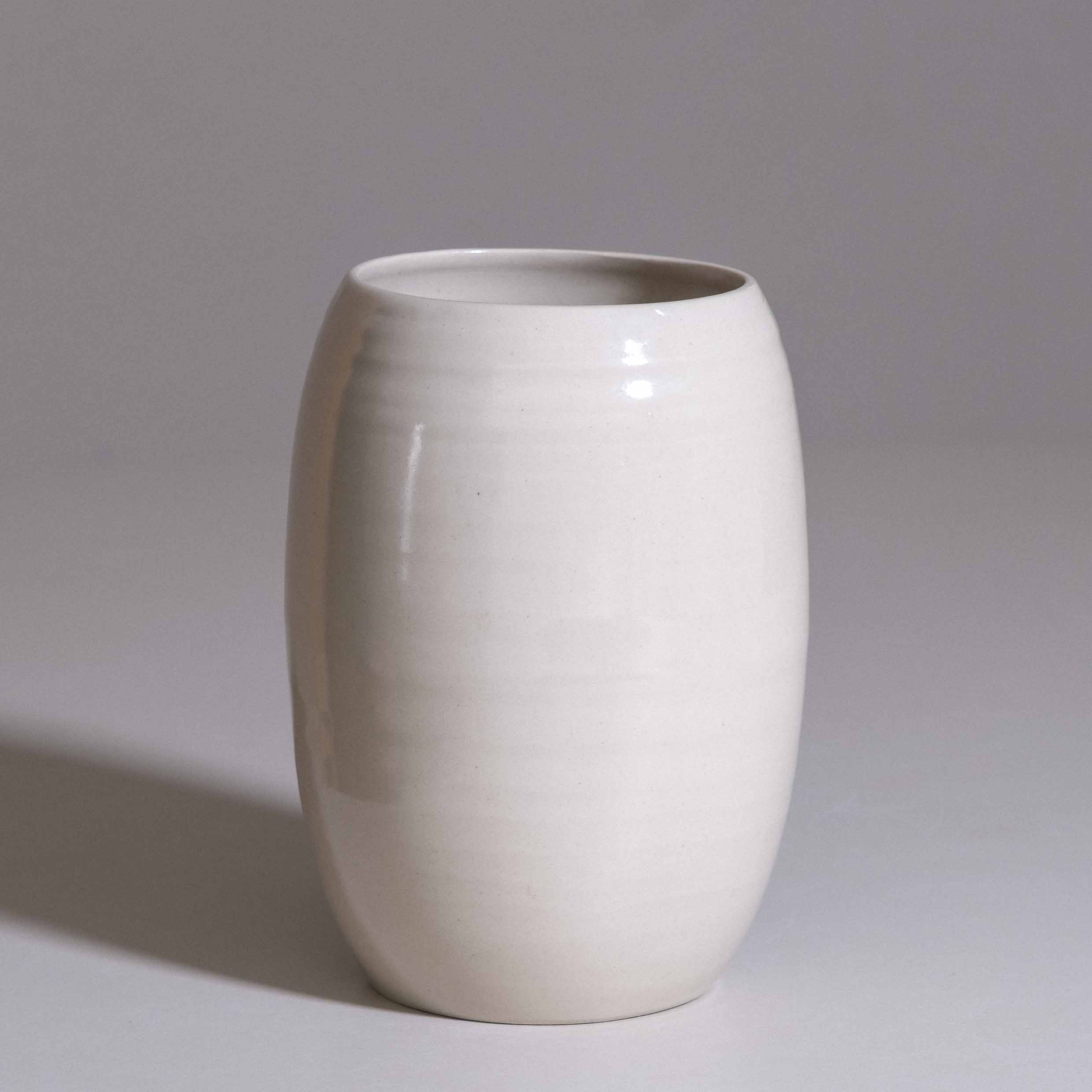 Große Vase in Creme, bauchige Form, handgedrehtes Steinzeug, Zweite Wahl, in Deutschland gefertigt