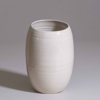 Große Vase in Creme, bauchige Form, handgedrehtes Steinzeug, Zweite Wahl, in Deutschland gefertigt – Detailansicht