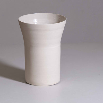 Ikebana-Vase in Creme mit Kenzan, handgedrehtes Steinzeug, Zweite Wahl, in Deutschland gefertigt – Detailansicht