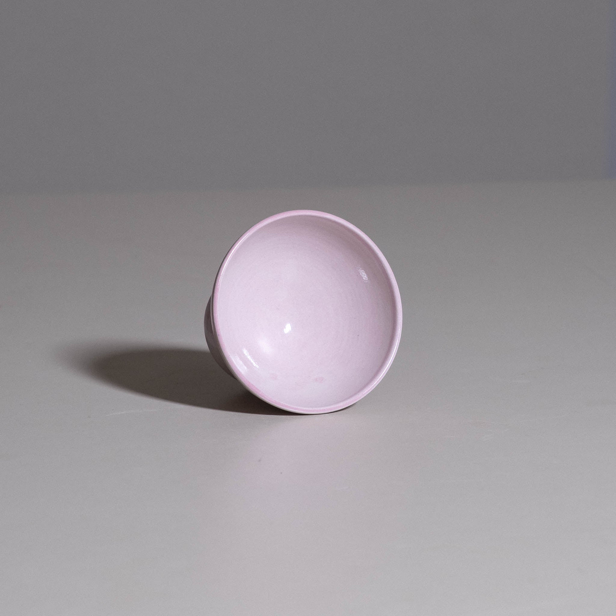 Dessert Dish aus handgemachter Keramik in Rosa, Ansicht von oben.