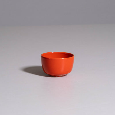 Flat White Cup – Red aus handgemachter Keramik mit glänzender roter Glasur, handgedreht in Deutschland.