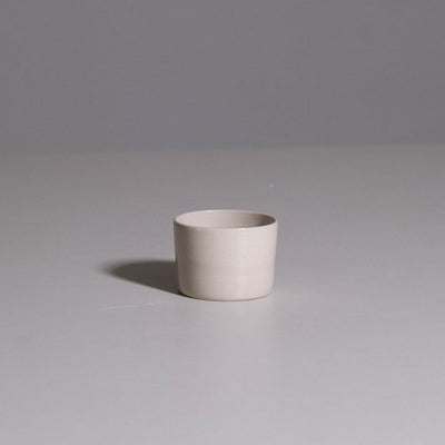 Coffee Cup – Creme aus handgemachter Keramik mit weicher cremefarbener Glasur.