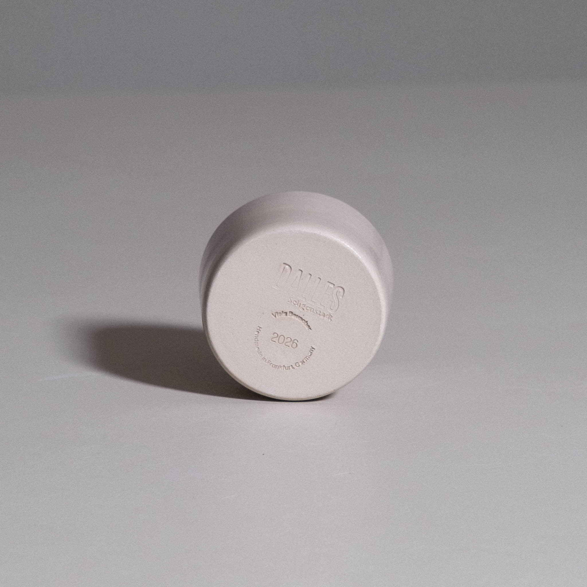 Coffee Cup – Creme aus handgemachter Keramik mit sanfter cremefarbener Glasuroberfläche.
