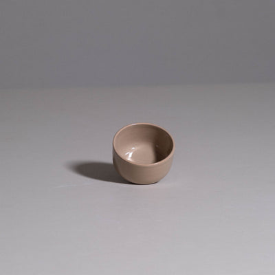 Espresso Cup aus handgemachter Keramik mit sanftem greige Finish und feiner Glasur.