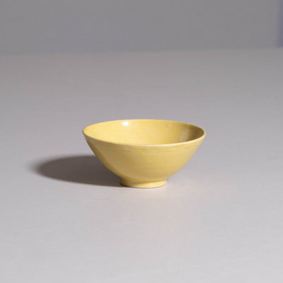 Mini Bowl aus handgemachter Keramik mit gelber, glänzender Glasur.