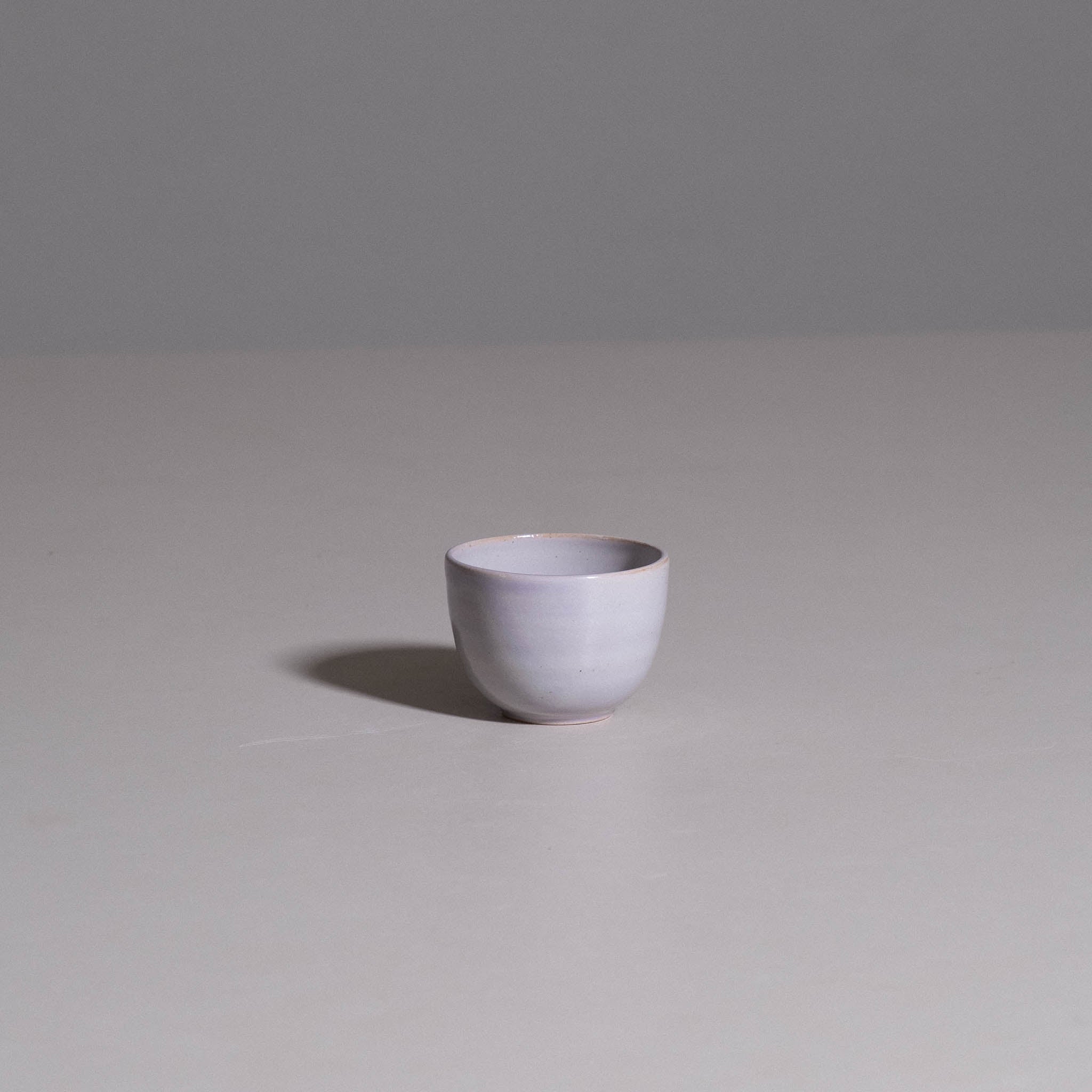 Espresso Cup aus handgemachter Keramik mit weicher Yun-Flieder-Glasur.