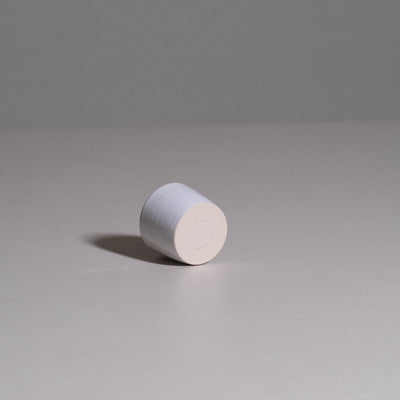 Espresso Cup aus handgemachter Keramik mit reinweißem Finish und feiner Glasur.