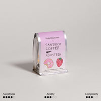 Kaffeepaket - Pink Bourbon Kaffee Bundle von Sandbox Coffee und Viola Beuscher mit grafischem Design.
