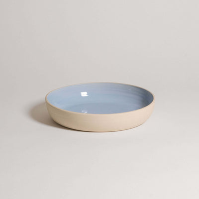 Dinner Bowl – Iceblue aus handgemachter Keramik mit elegantem, transparentem Glanz.