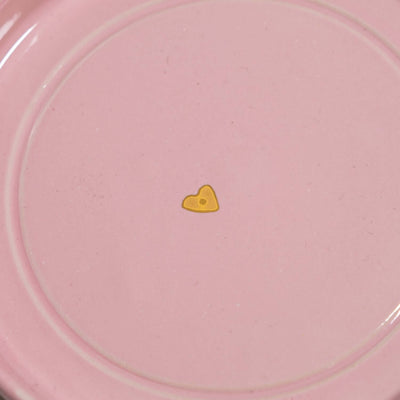 Handgefertigte Untertasse – Pink & Gold Heart mit dekorativem goldenen Herzdetail.