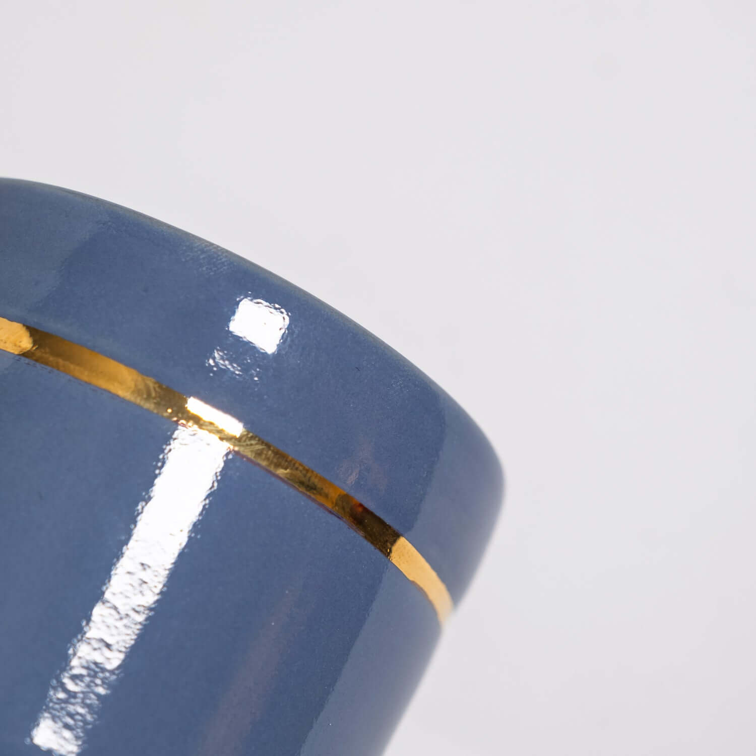Handgemachtes Keramik Kaffeebecher Set in Blau und Gold mit glänzender Oberfläche