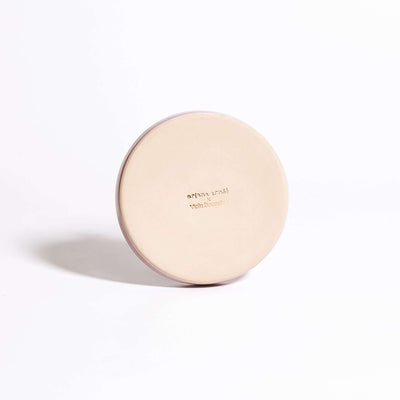 Handgemachte Keramik Untertasse in Rosa mit Golddetail, hochwertig und einzigartig, gefertigt in Frankfurt.