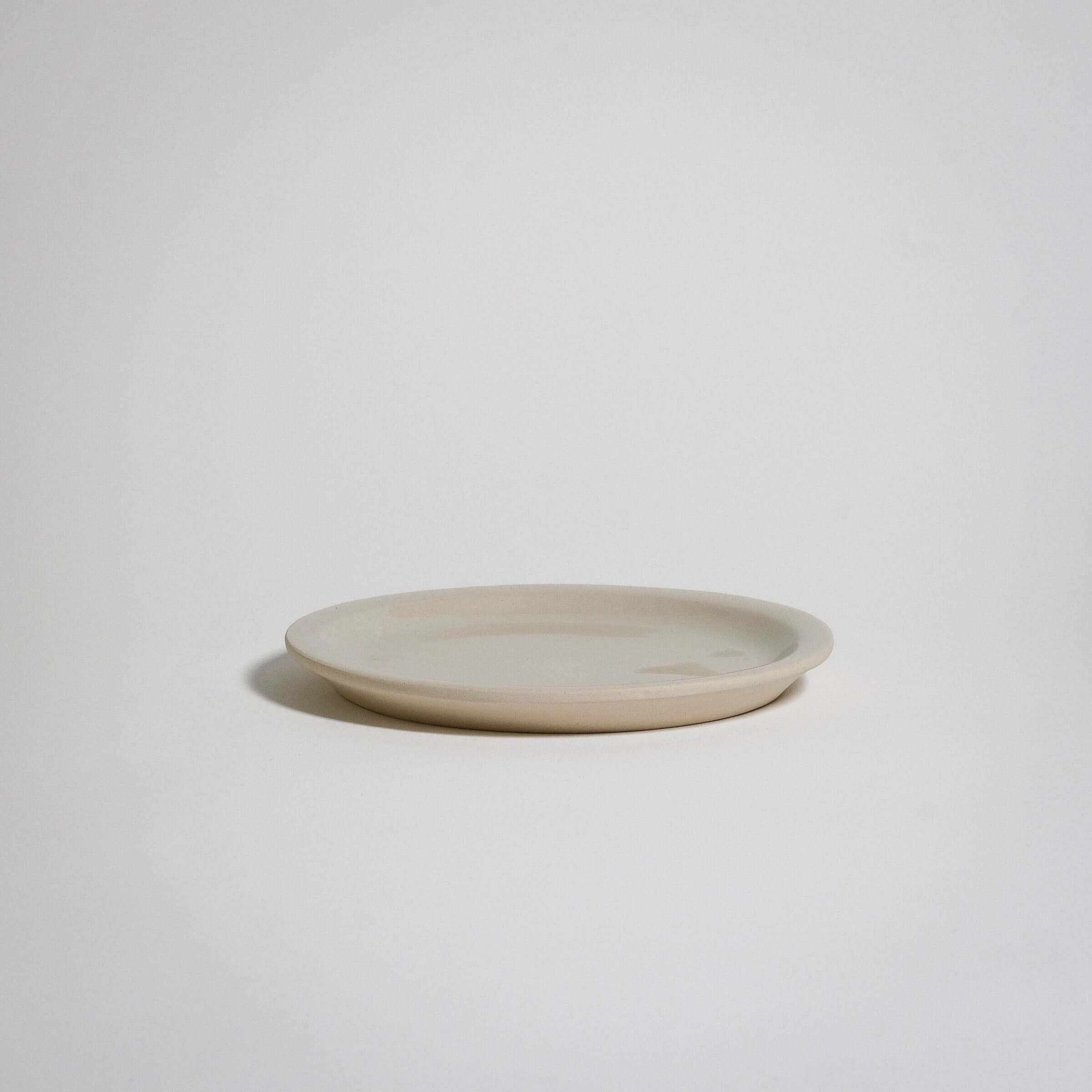 Bistro Plate - Creme - Handmade ceramic plate in a soft creme glaze, ideal for everyday meals.
