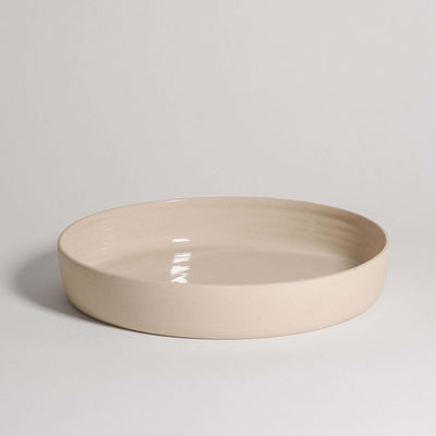 Handgemachte Keramik Serving Bowl – Creme mit transparentem Glanz, langlebig und spülmaschinenfest.