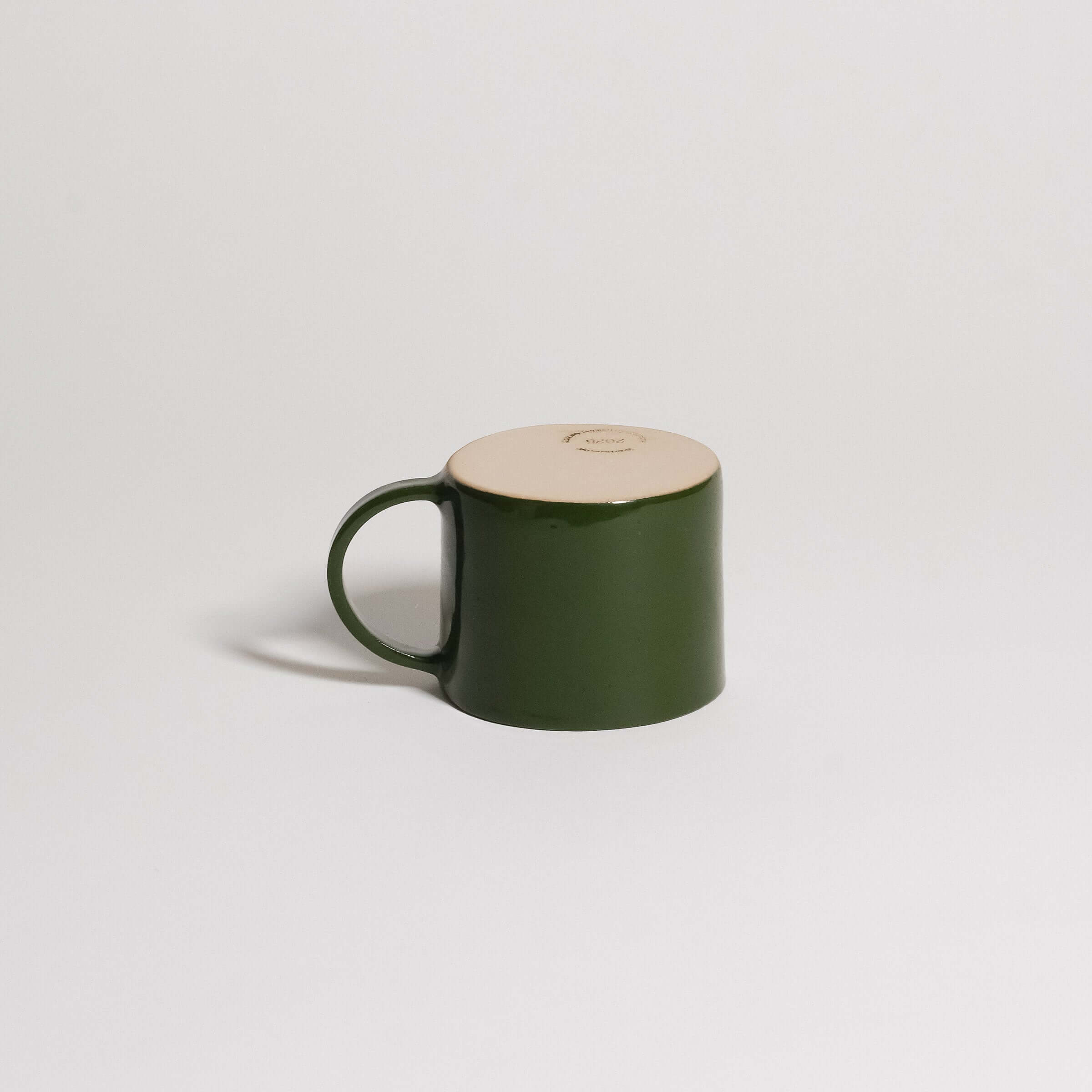 Coffee Mug – Green, handmade stoneware in deep green glaze, perfect for warm beverages.