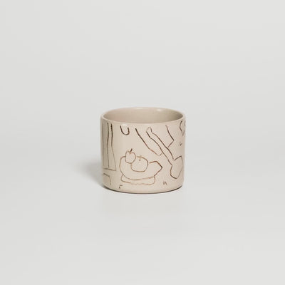 Video of the brown hand-drawn coffee cup by Viola Beuscher x Steffi Bauer, turning to show the illustration all around