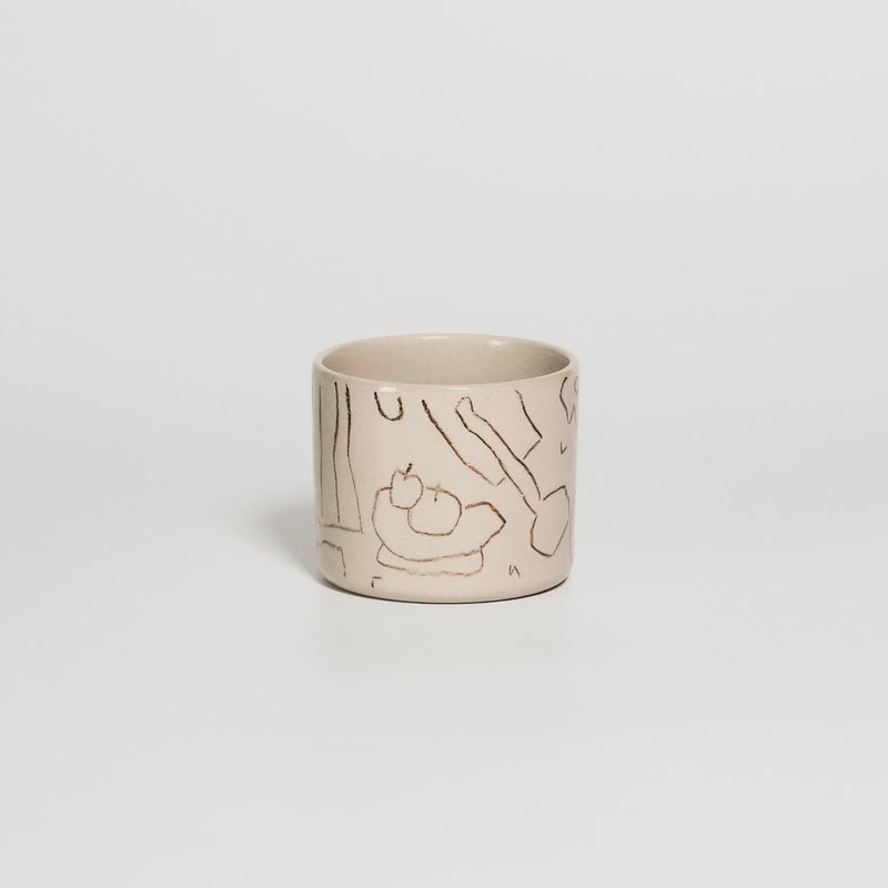 Video of the brown hand-drawn coffee cup by Viola Beuscher x Steffi Bauer, turning to show the illustration all around
