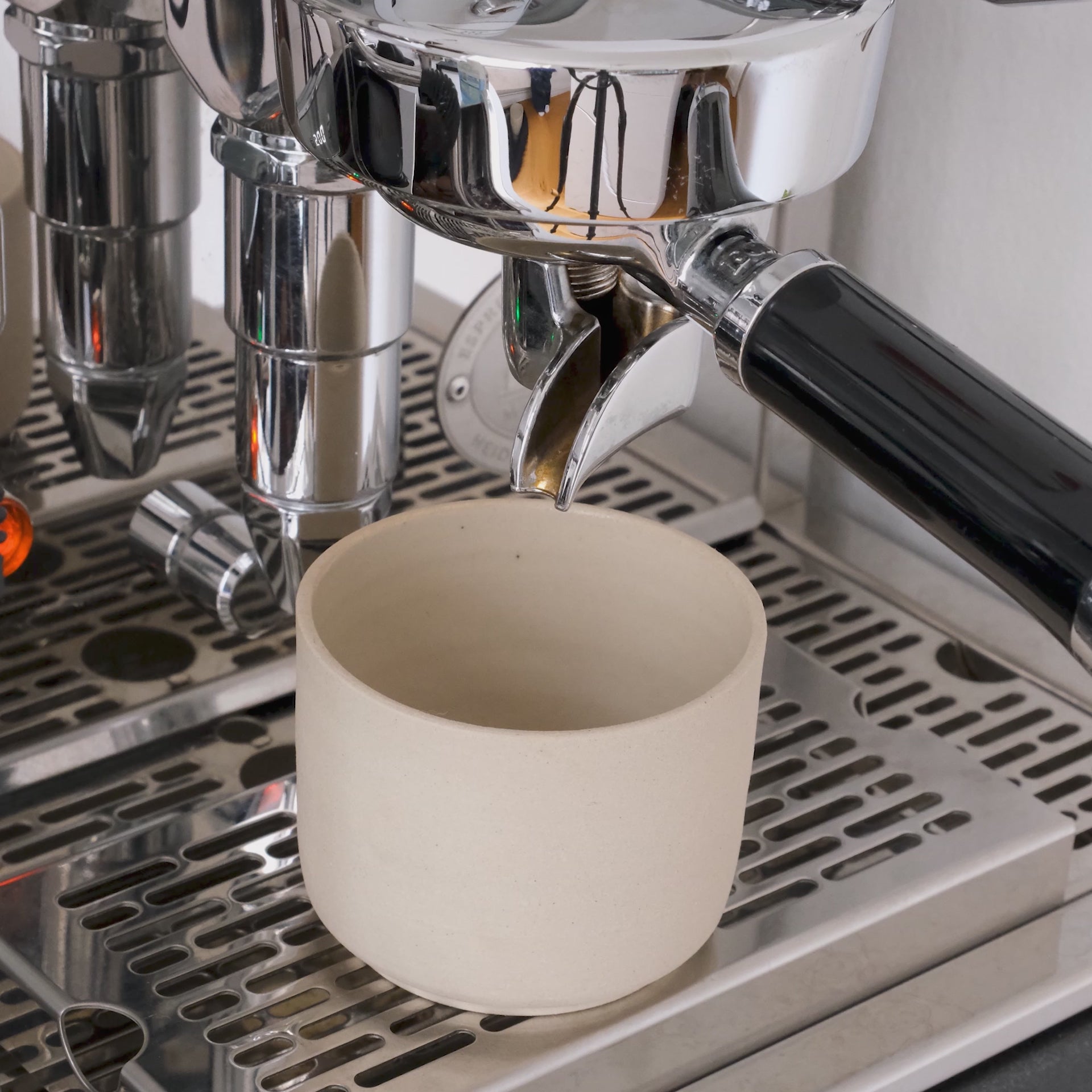 Load video: Coffee Cup – Nomi Creme