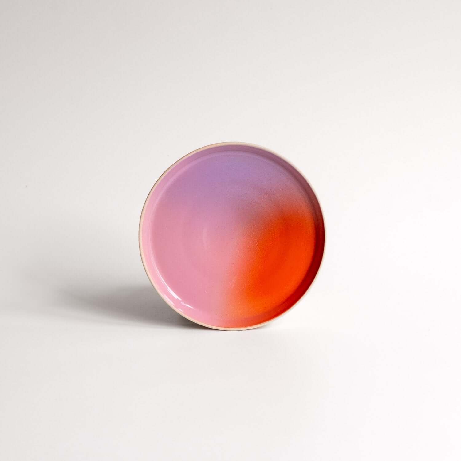 Handgemachte Keramikuntersetzer New Dawn mit sanftem Farbverlauf in Rosa und Orange.