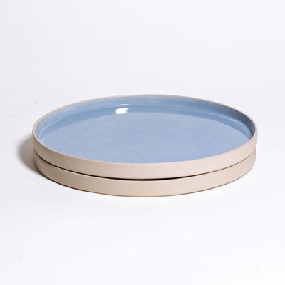 Set of 2 – Dinner Plate – Iceblue – Zweiteiliges Set von steinernen Tellern in eisblauem Glanz.