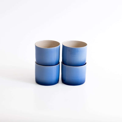 4er Set von blauen Kaffeebechern mit blauer Verlauf Kaffeebecher Set in zylindrischer Form.
