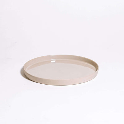 Set of 8 – Breakfast Plate – Creme in hellbeige, flach und zylindrisch, ideal für Frühstücksgerichte.