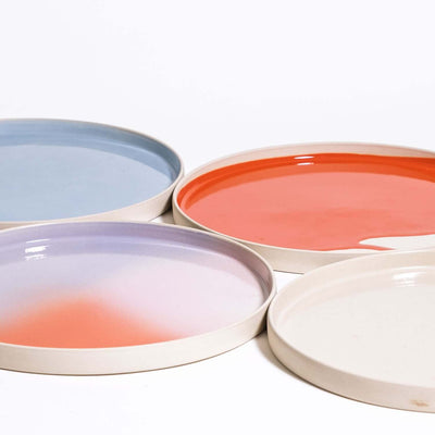 Set von 4 - Essgeschirr - gemischte Farben, steinzeug Teller in Creme, Iceblue, New Dawn und Splash Red.