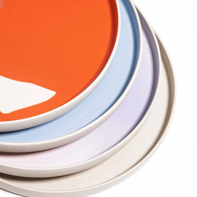 Set of 4 - Dinner Plate - Mixed Colors in verschiedenen Farben: Creme, Iceblue, New Dawn und Splash Red.