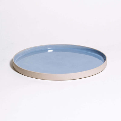 Set of 8 – Dinner Plate – Iceblue in glänzendem Eisblau mit zylindrischem, flachem Design.