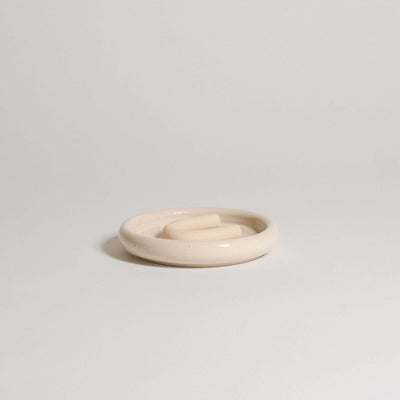 Palo Santo Dish aus grauer Steinzeugkeramik, handgemacht und mit transparenter glänzender Glasur.